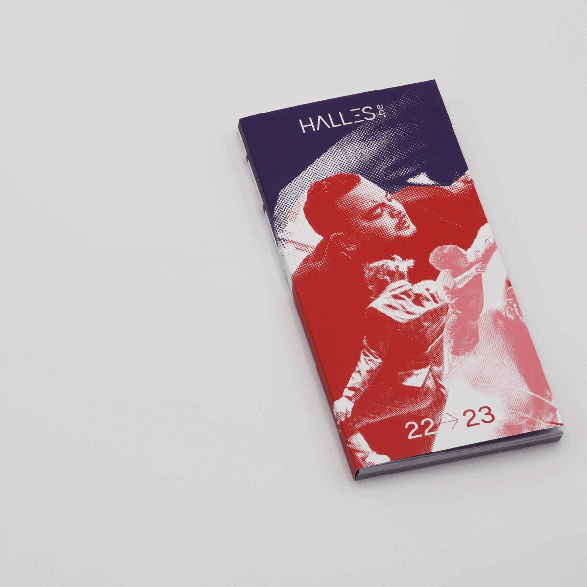 Brochure de saison pour le center culturel des Halles de schaerbeek